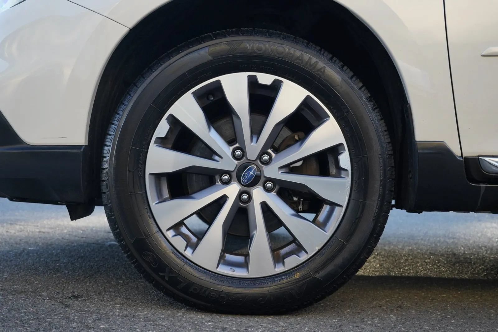 Used 2017 Subaru Outback 2.5i Touring AWD/4WD image 10