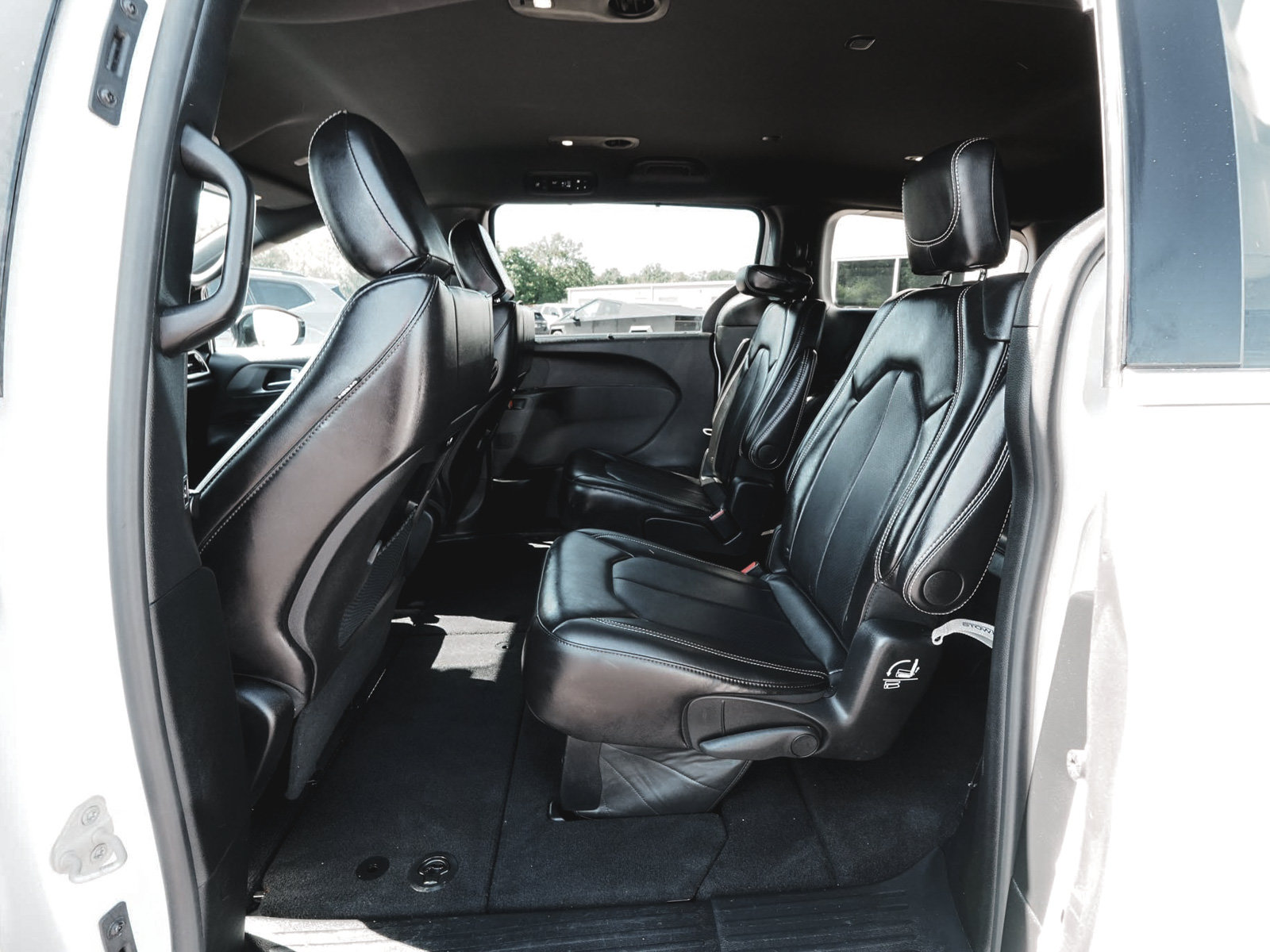 Used 2026 Chrysler Pacifica Select FWD image 16