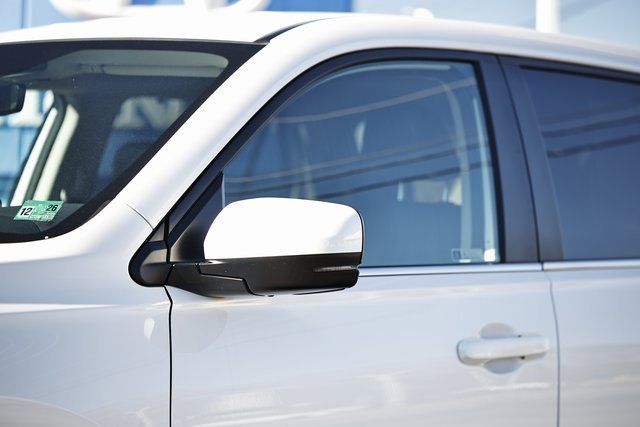 Used 2025 Honda Pilot EX-L image 3