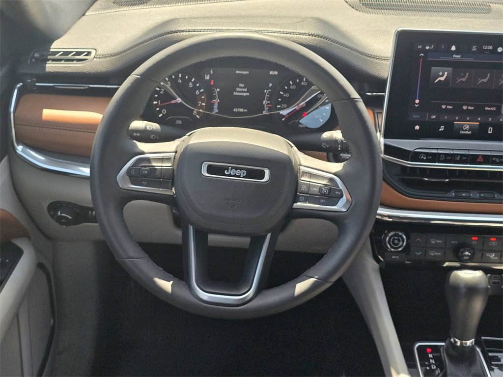 Used 2024 Jeep Compass Limited image 15