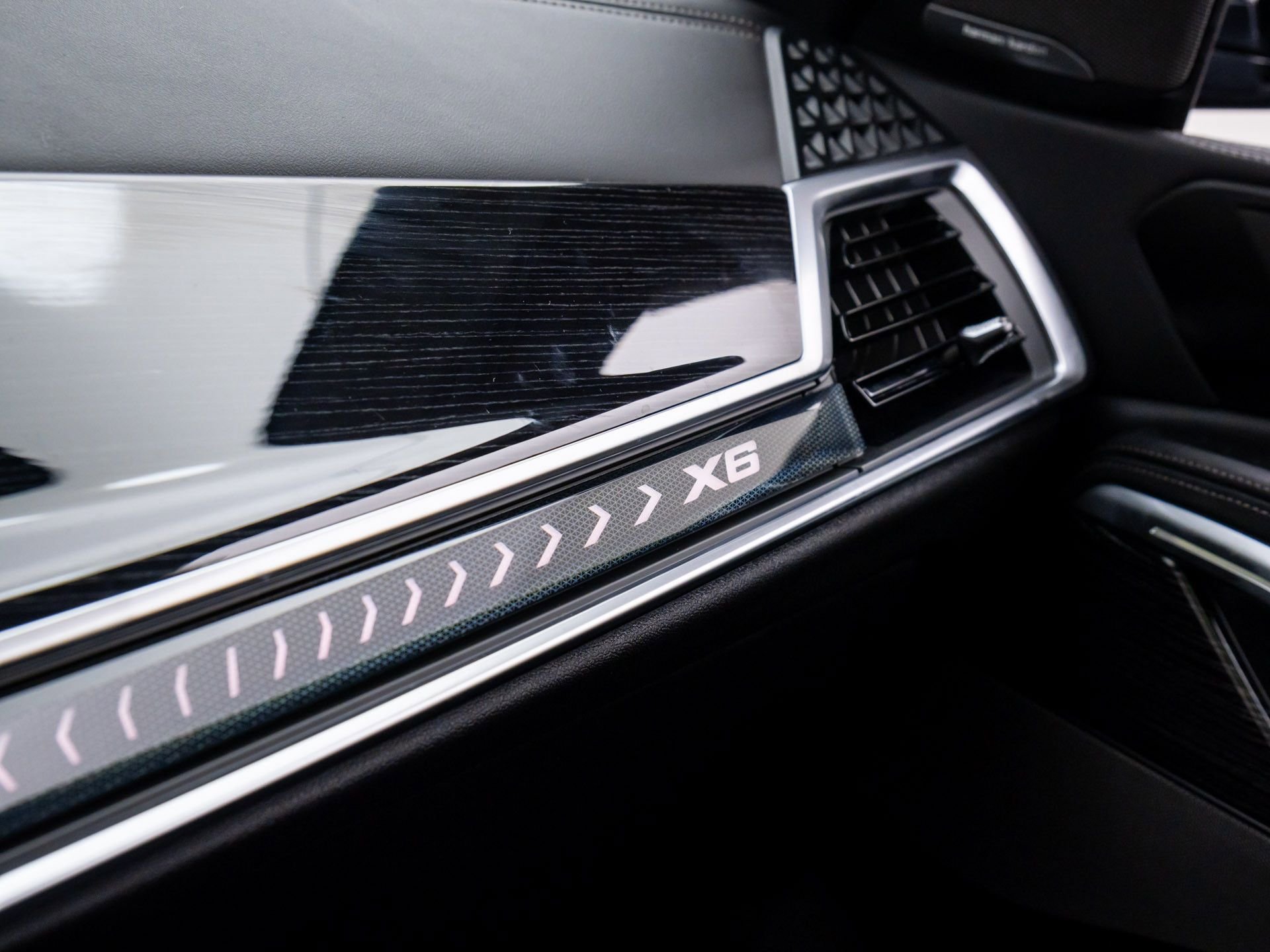 New 2026 BMW X6 xDrive40i w/ Executive Package image 31