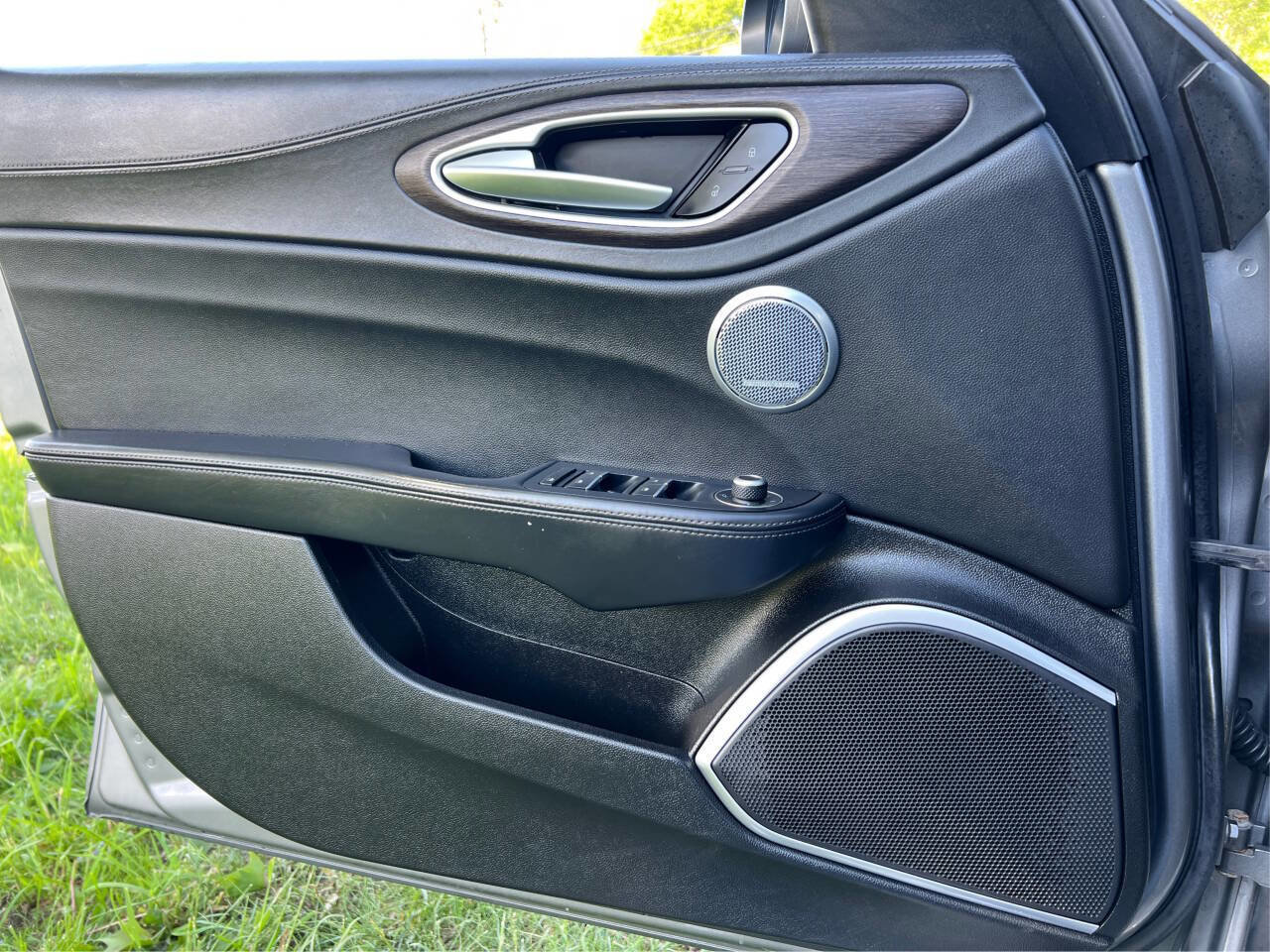 Used 2018 Alfa Romeo Giulia Ti w/ Quick Order Package 22X Lusso image 16