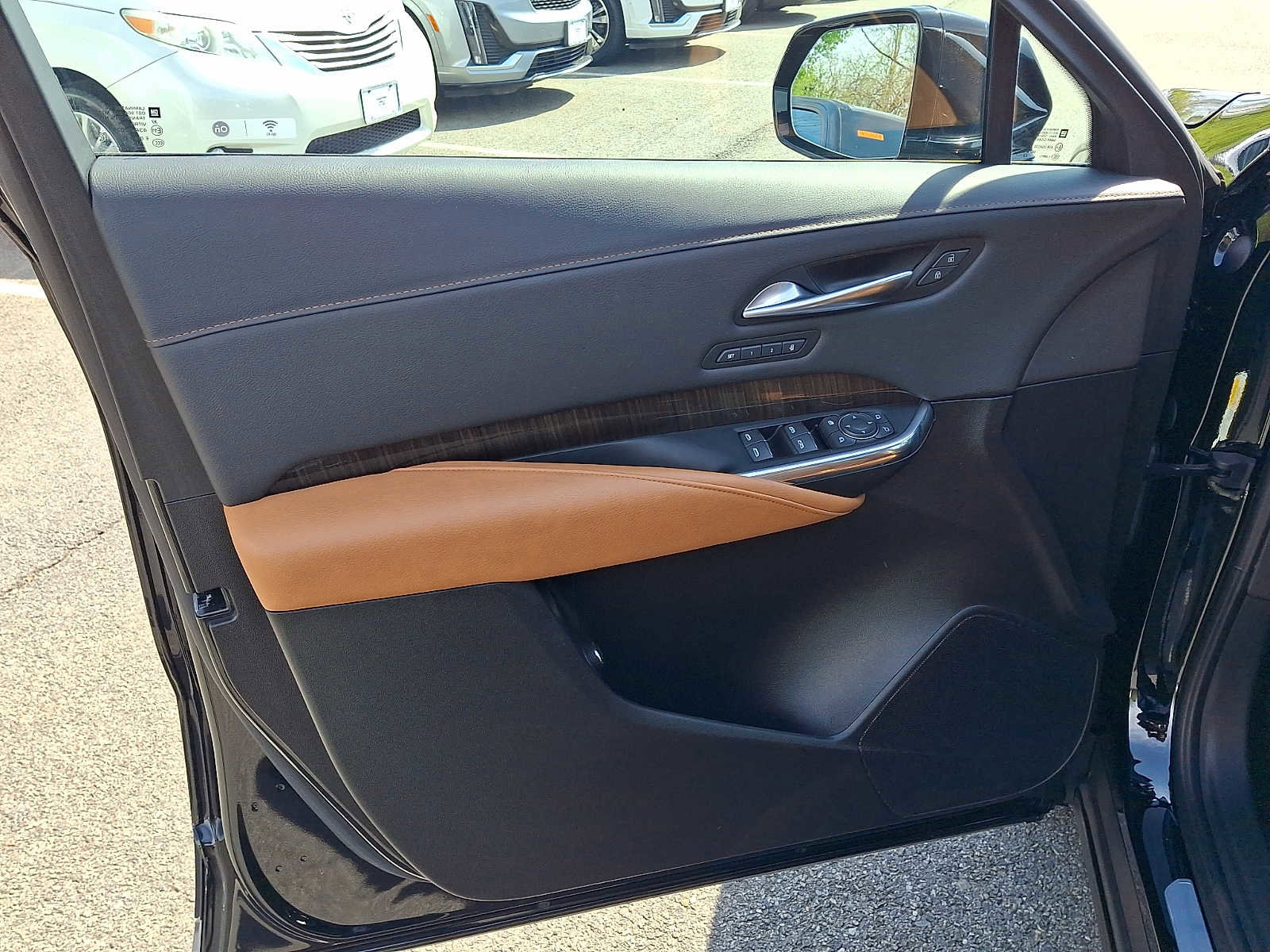 Used 2023 Cadillac XT4 Premium Luxury AWD/4WD image 13