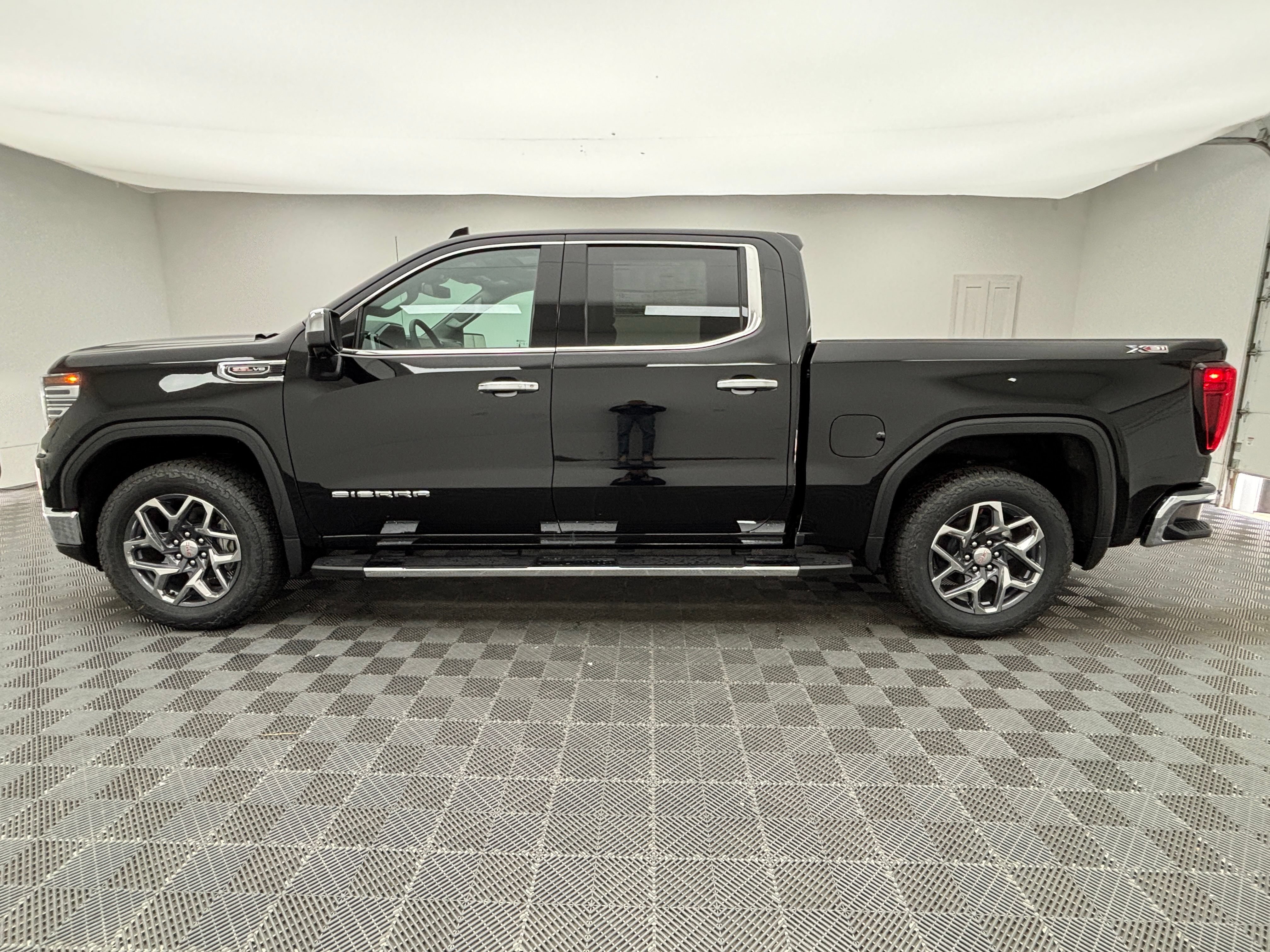 New 2026 GMC Sierra 1500 SLT w/ SLT Premium Package AWD/4WD image 13