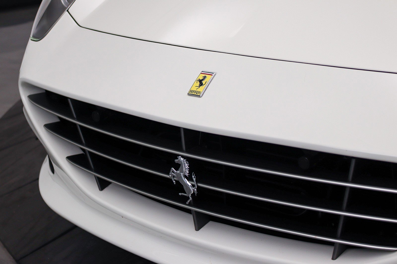 Used 2017 Ferrari California T RWD image 12