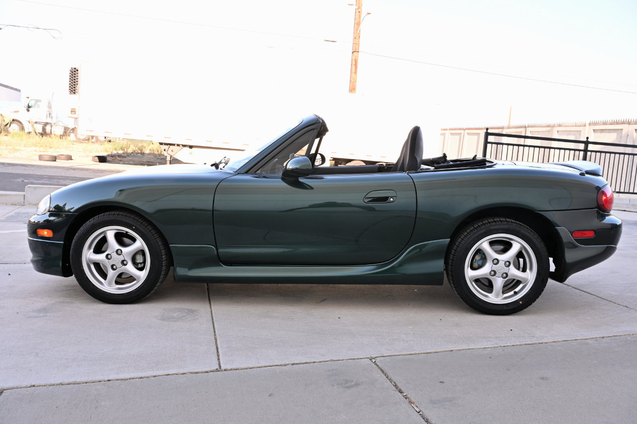 Used 2002 MAZDA MX-5 Miata RWD image 5