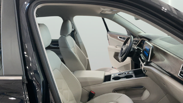 Certified 2025 Volkswagen Atlas SE AWD/4WD image 12