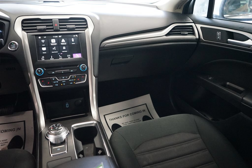 Used 2018 Ford Fusion SE w/ Fusion SE Technology Package FWD image 10