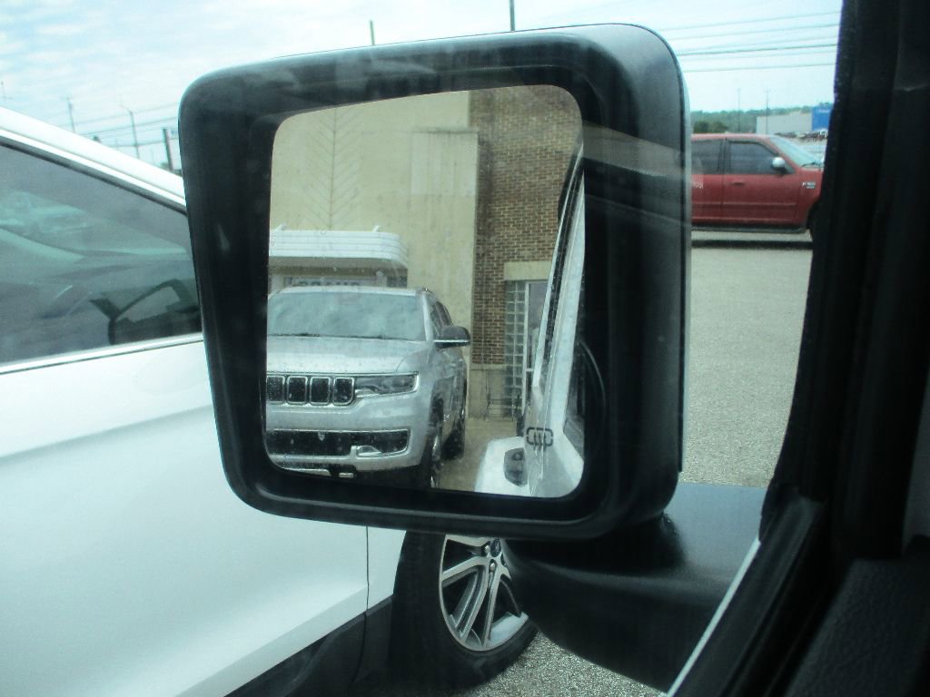 Used 2023 Jeep Wrangler Sahara image 15