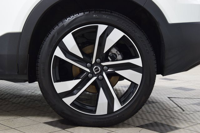 Used 2025 Volvo XC40 B5 Plus image 26