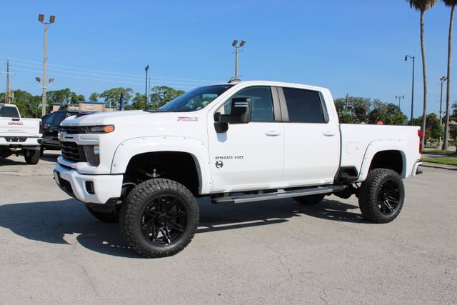 Used 2025 Chevrolet Silverado 2500 LT AWD/4WD image 5