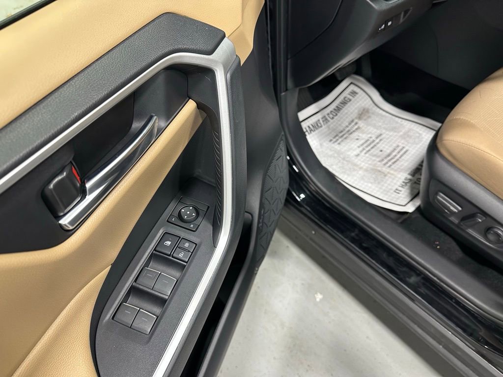 Used 2025 Toyota RAV4 XLE image 9