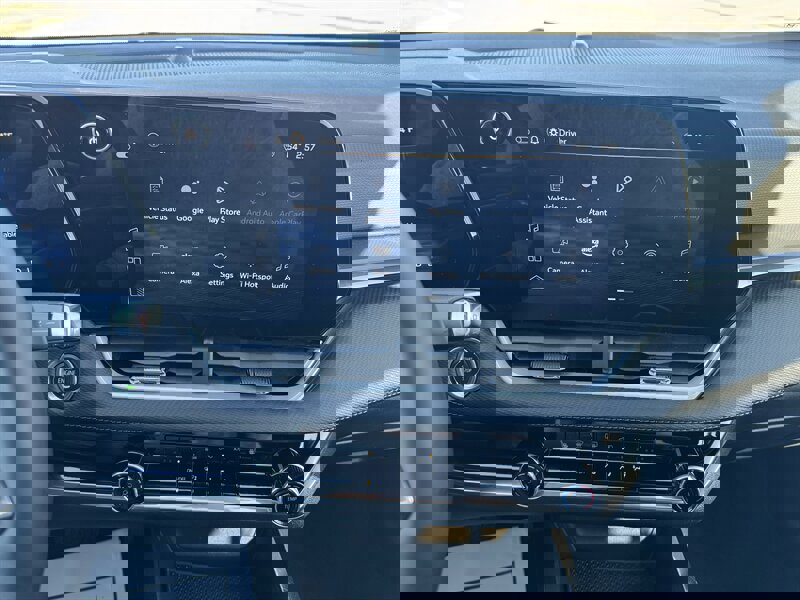 Used 2025 Chevrolet Equinox LT w/ Safety and Technology Package image 15