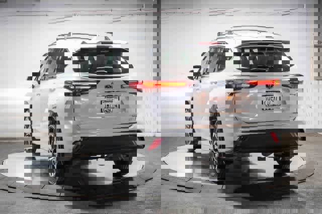 Certified 2021 Toyota Highlander XLE image 3