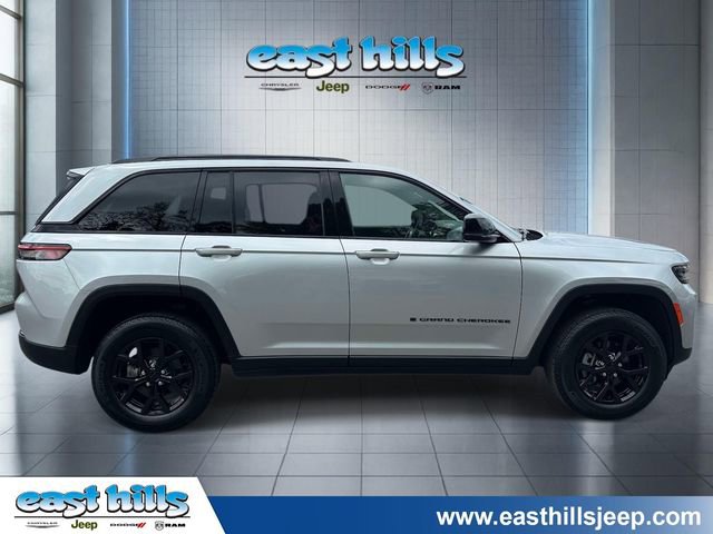 Certified 2025 Jeep Grand Cherokee Altitude AWD/4WD image 2