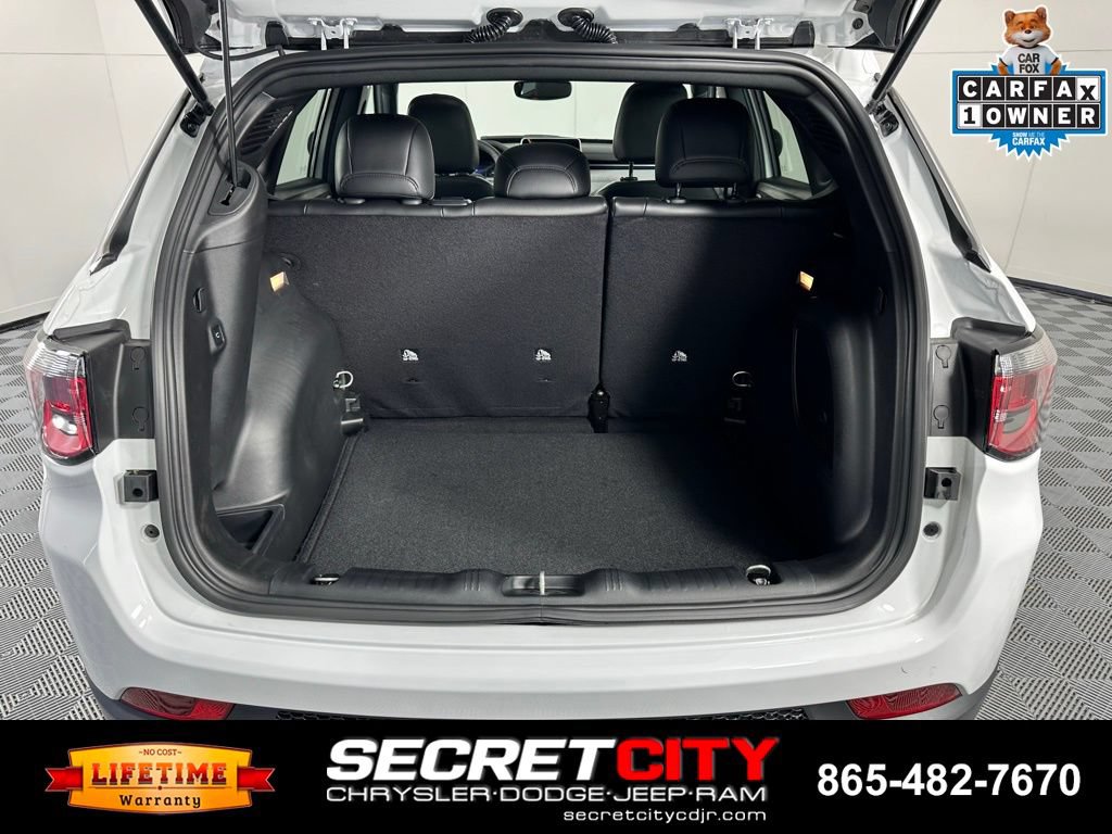 Used 2025 Jeep Compass Latitude w/ Sun & Sound Group AWD/4WD image 26