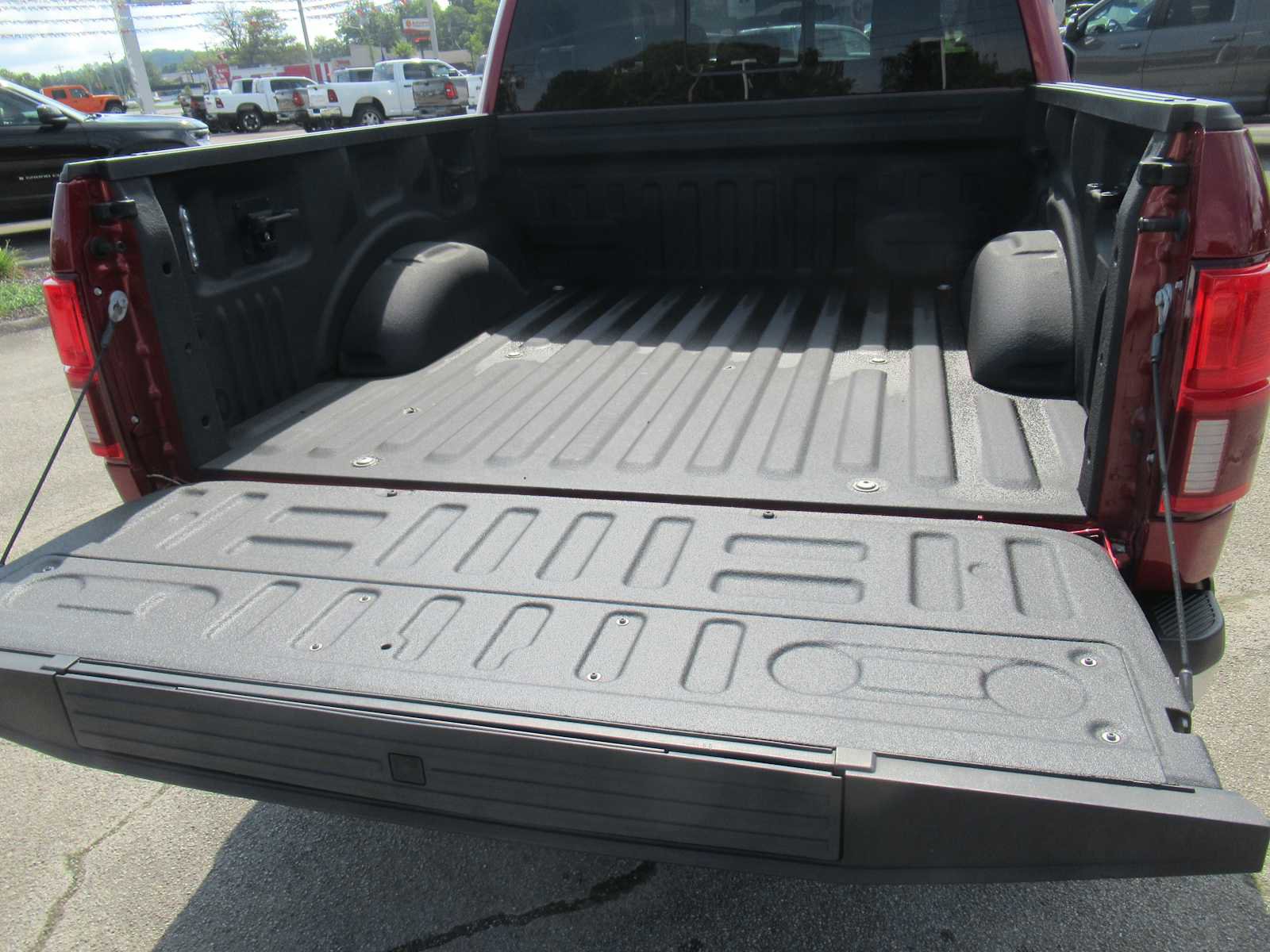 Used 2019 Ford F150 Lariat w/ Equipment Group 502A Luxury image 9