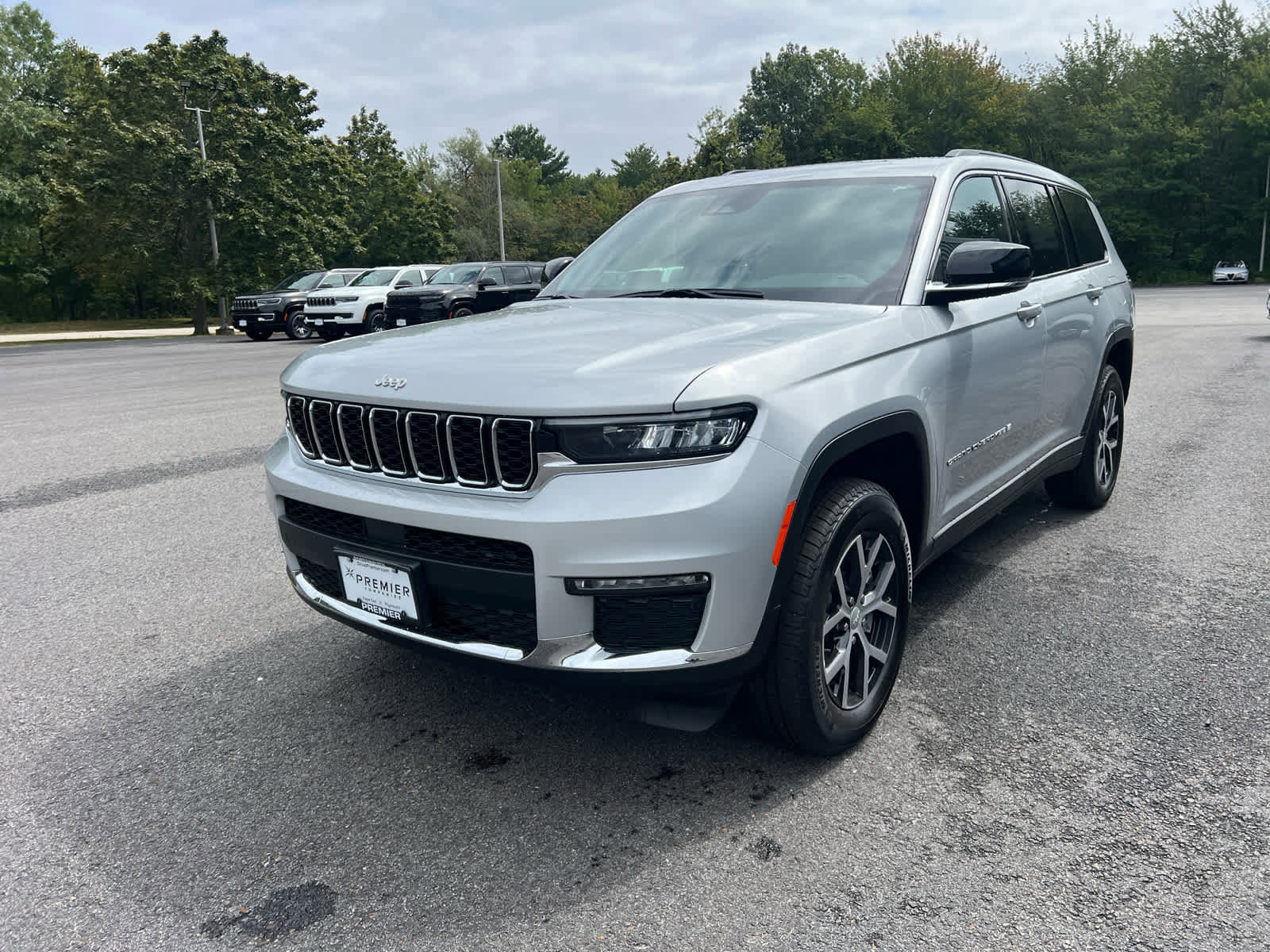New 2025 Jeep Grand Cherokee L Limited w/ Trailer Tow Package image 17