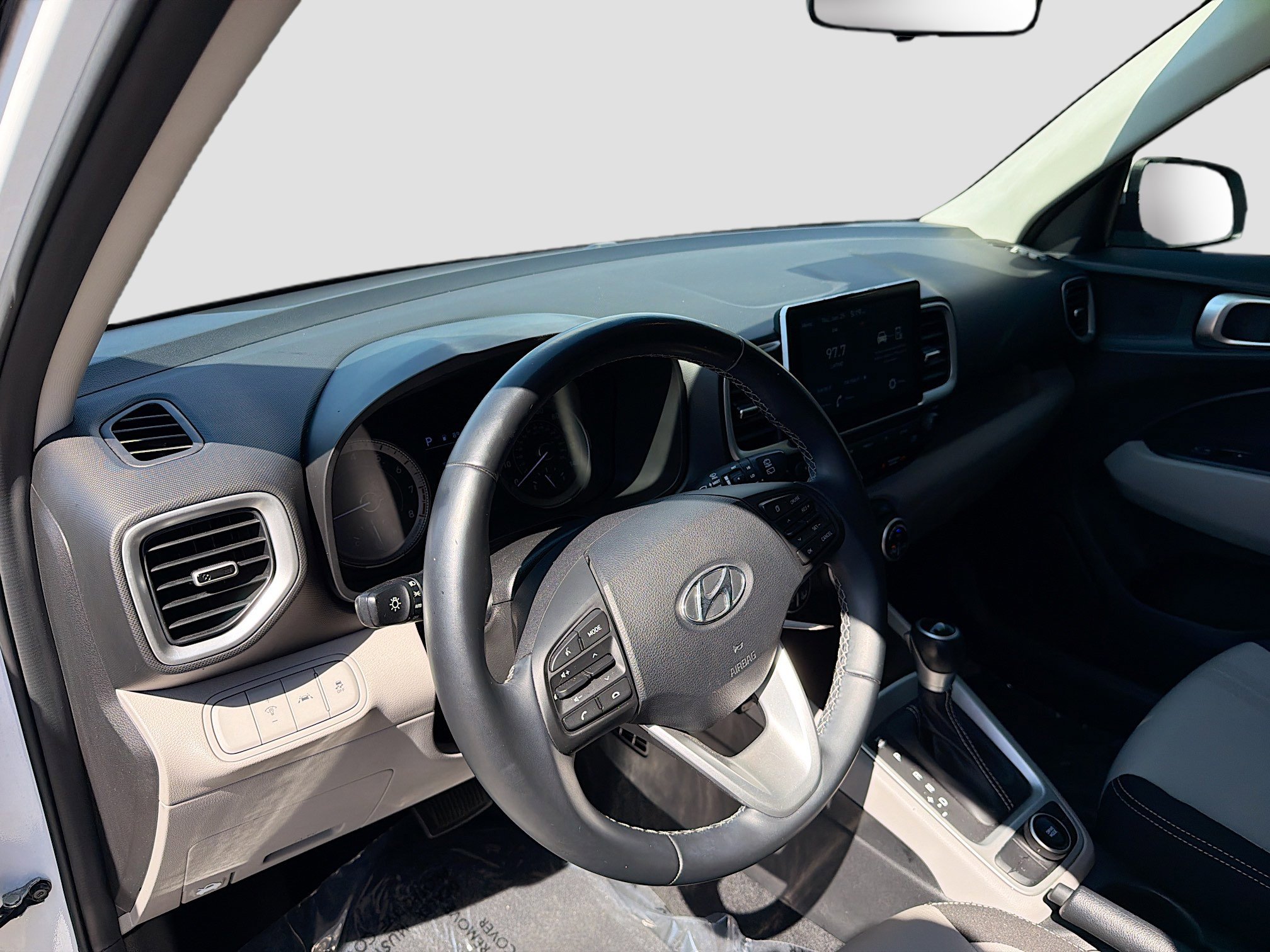 Used 2021 Hyundai Venue SEL image 21