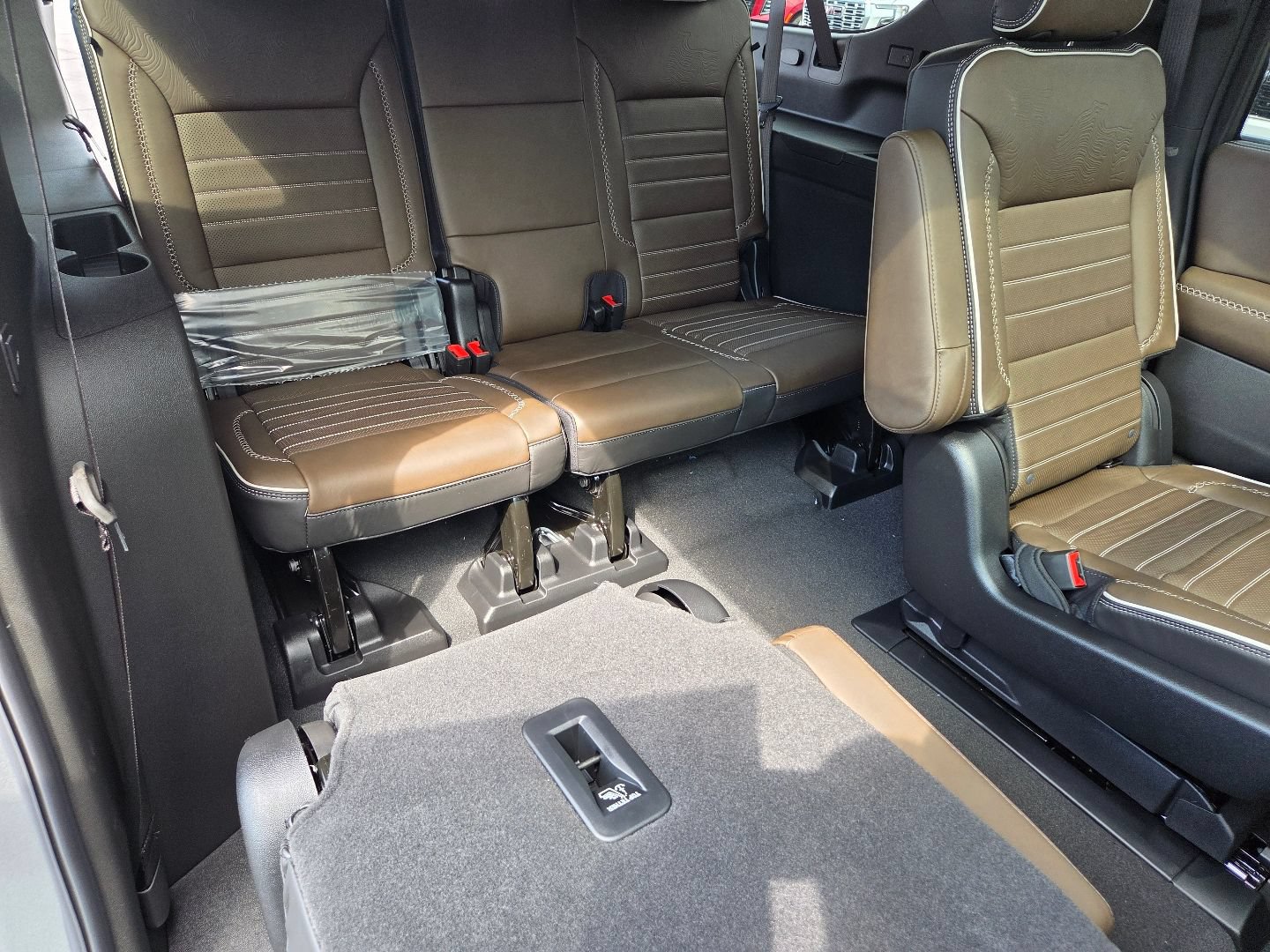 New 2026 GMC Yukon XL Denali Ultimate w/ LPO, Floor Liner Package AWD/4WD image 24