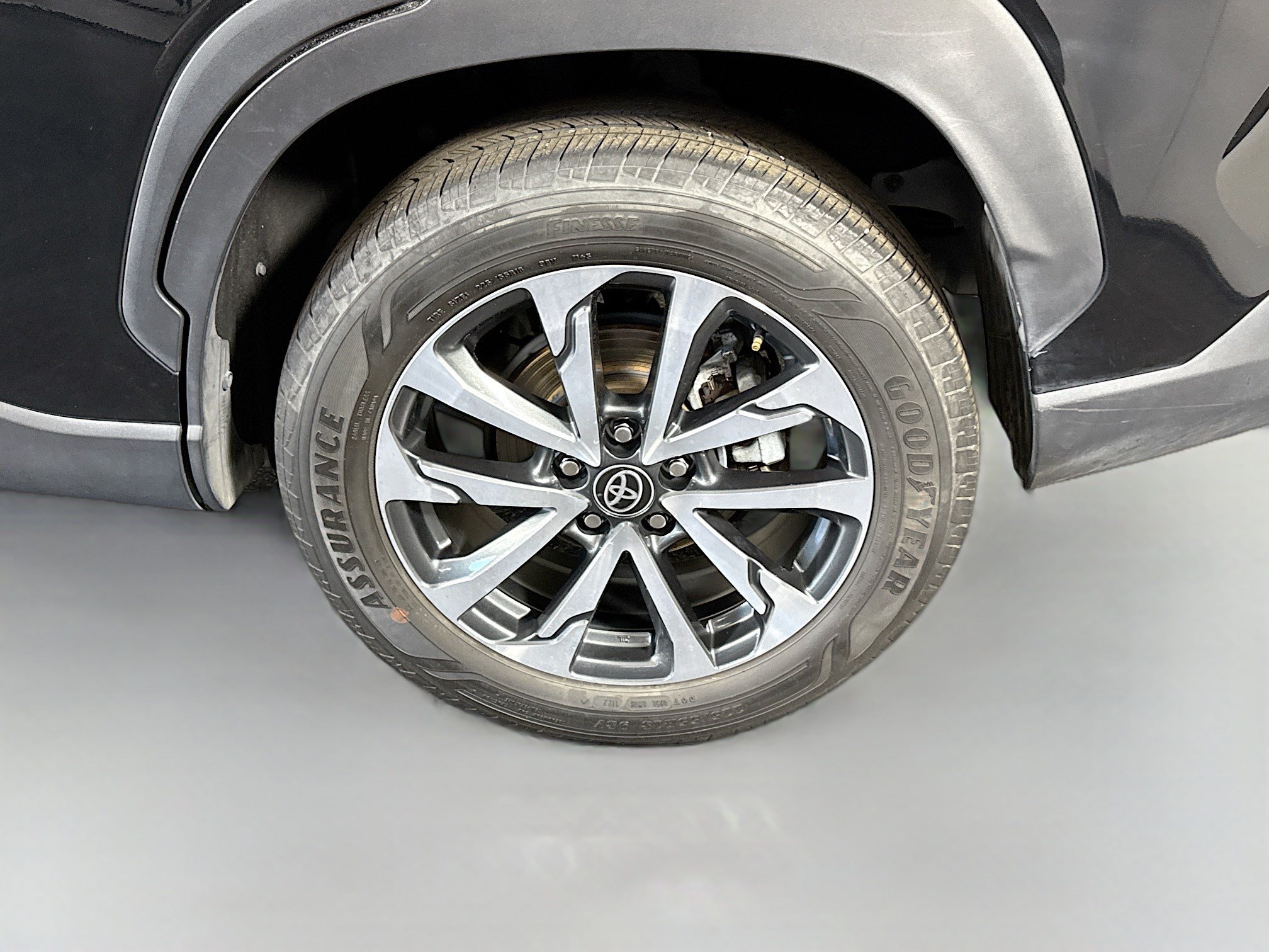 Used 2022 Toyota Corolla Cross XLE FWD image 37