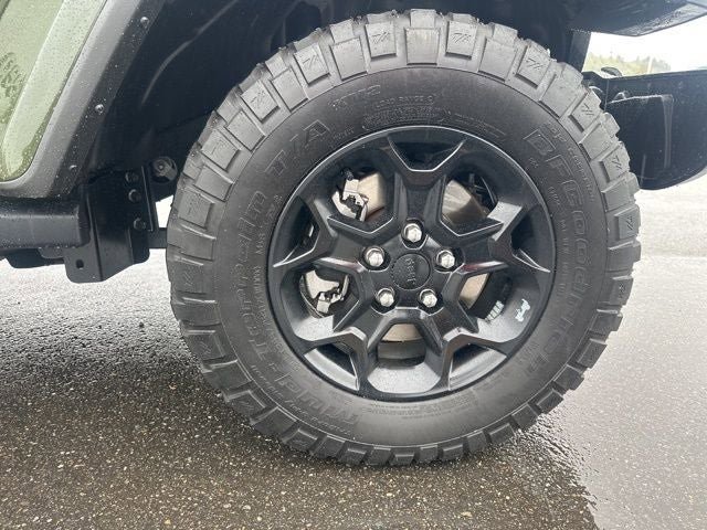 Used 2023 Jeep Gladiator Willys AWD/4WD image 11