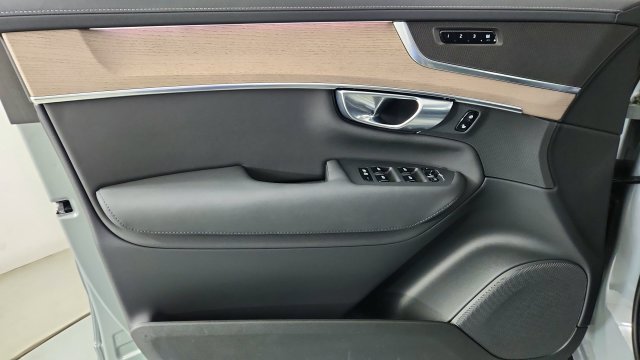Certified 2026 Volvo XC90 B5 Core AWD/4WD image 9