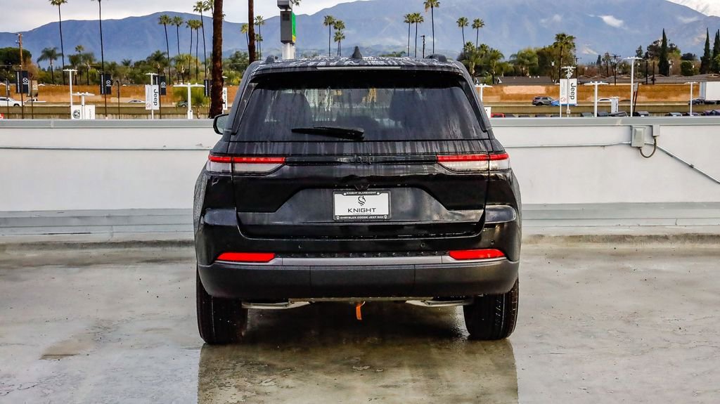 New 2026 Jeep Grand Cherokee Altitude RWD image 8