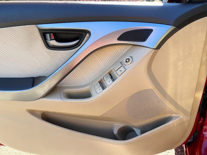 Used 2013 Hyundai Elantra GLS w/ Preferred Pkg image 6