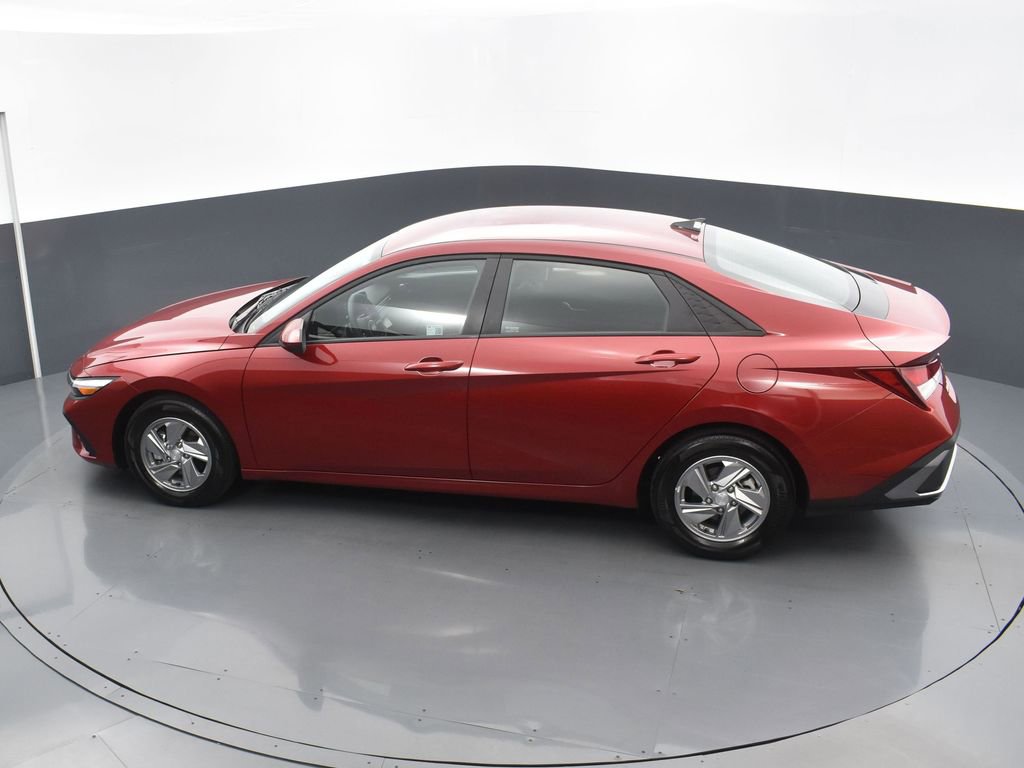 Used 2025 Hyundai Elantra SE image 19