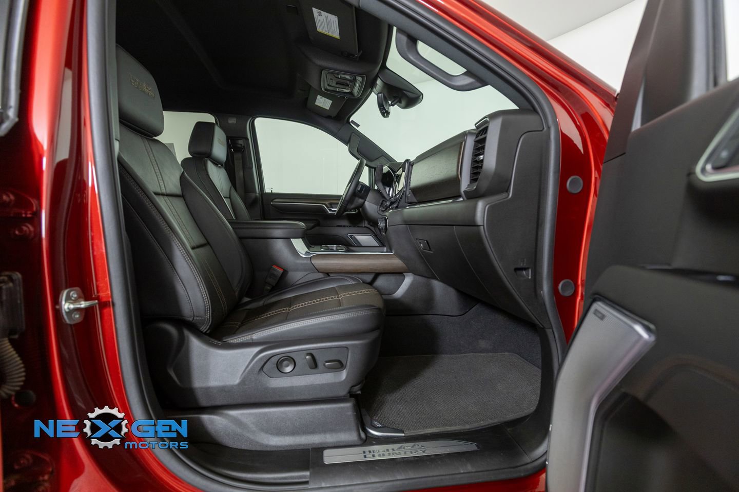 Used 2025 Chevrolet Silverado 2500 High Country w/ Technology Package image 44