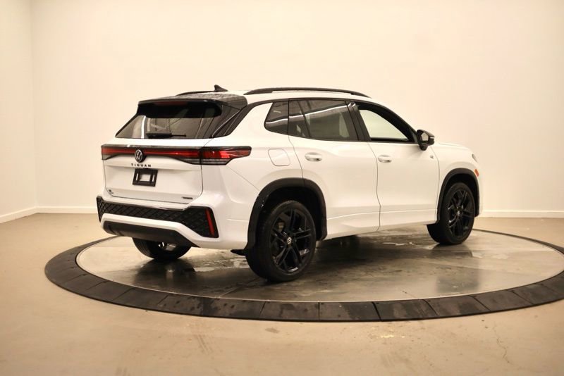 New 2026 Volkswagen Tiguan SE R-Line image 3