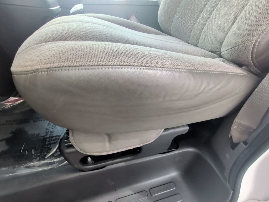 Used 2018 Chevrolet Express 2500 w/ Driver Convenience Package RWD image 13