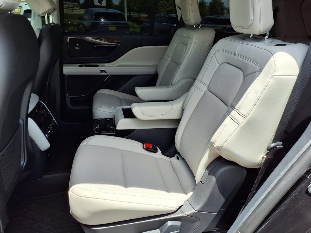 Certified 2026 Lincoln Aviator Reserve w/ Jet Appearance Package RWD image 22