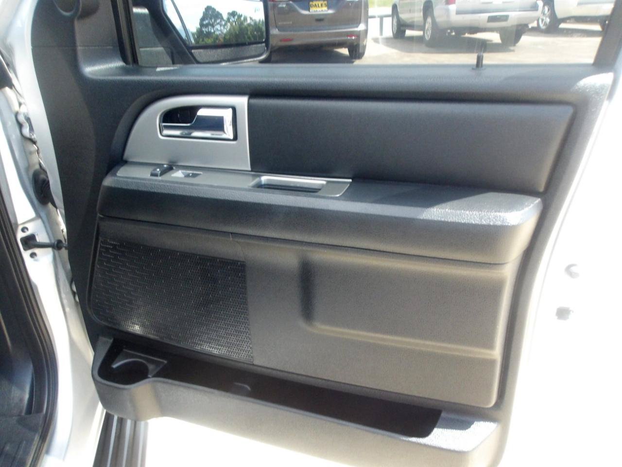 Used 2015 Ford Expedition XLT w/ Equipment Group 201A RWD image 9