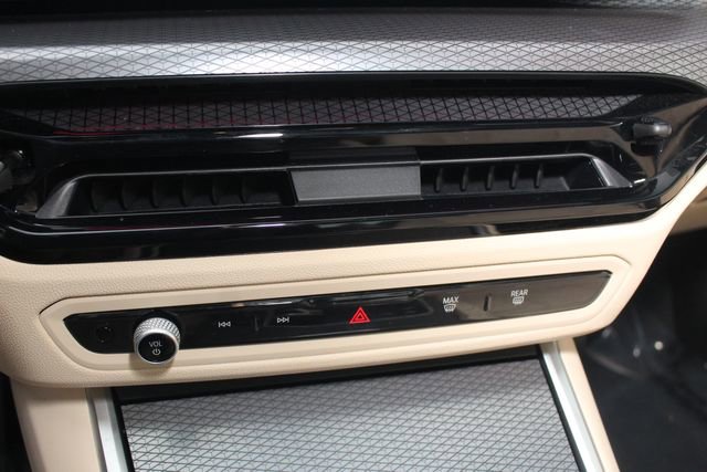 Used 2025 BMW 330i xDrive Sedan w/ M Sport Package image 15