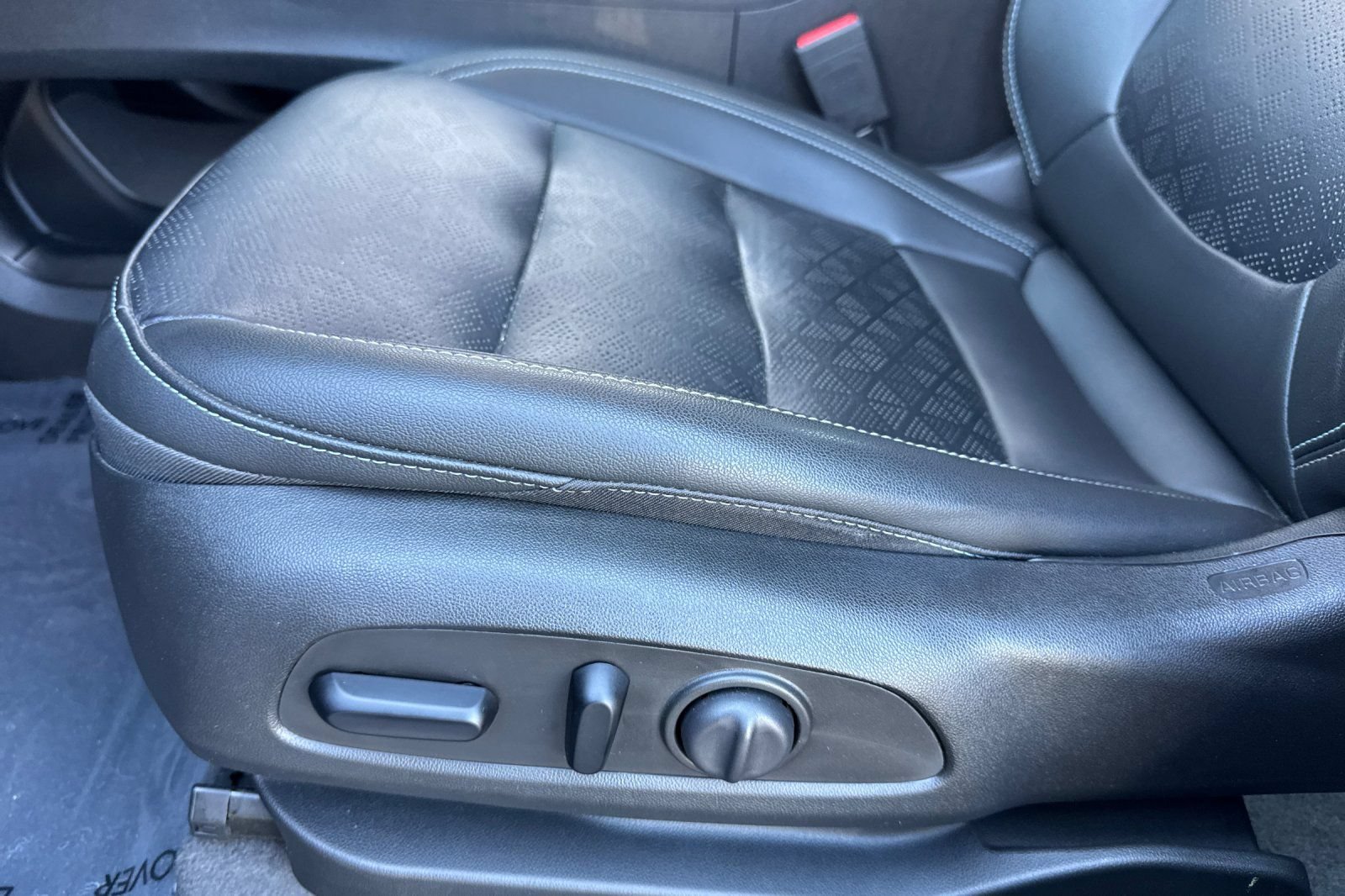 Used 2023 Chevrolet Bolt LT w/ Infotainment Package FWD image 14