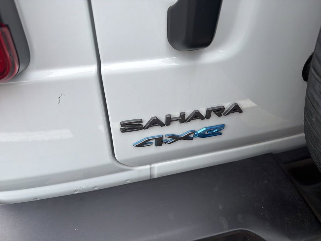 Used 2025 Jeep Wrangler Unlimited Sahara AWD/4WD image 7