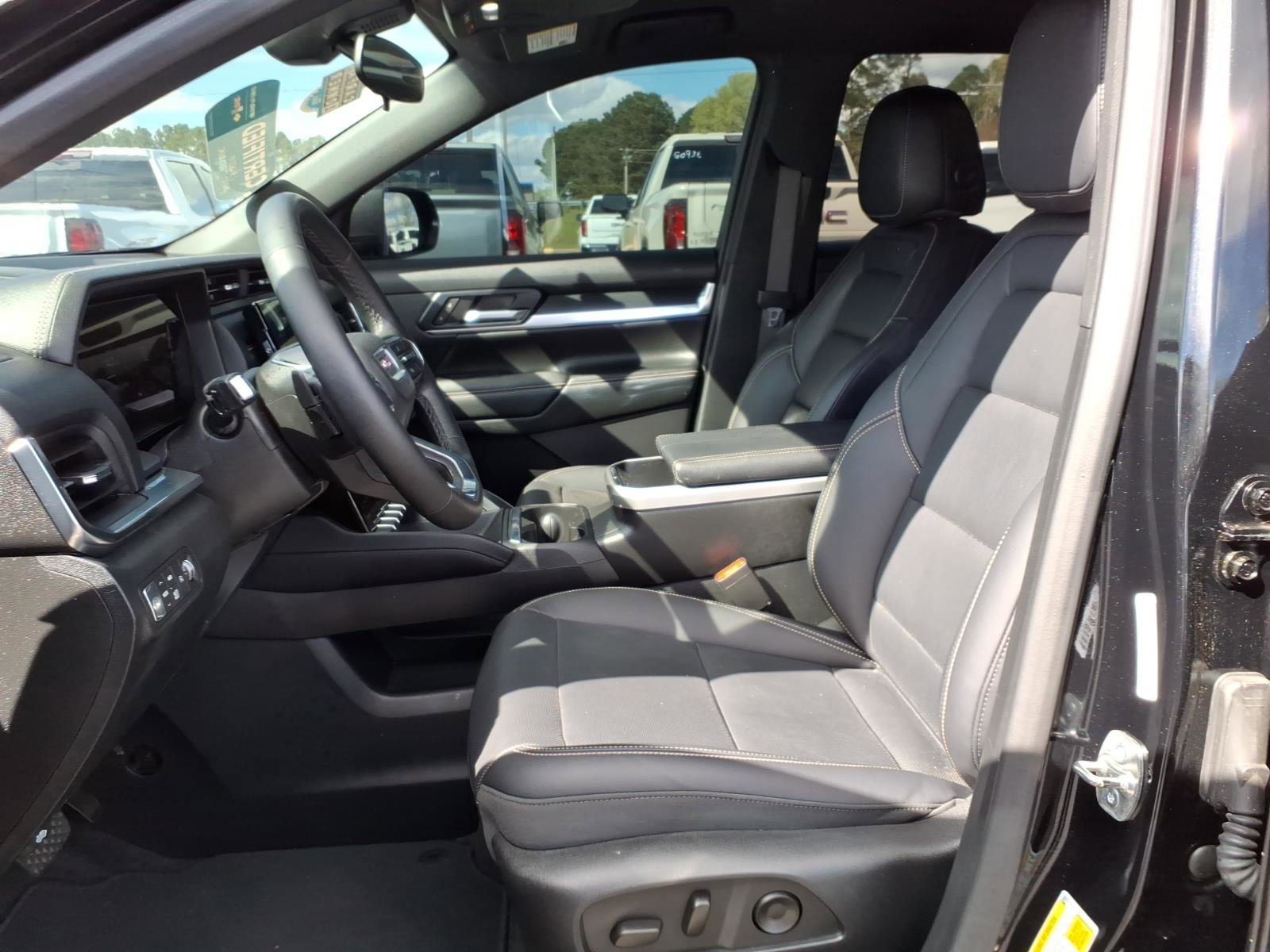 Certified 2025 GMC Terrain Elevation w/ Elevation Premium Package image 19