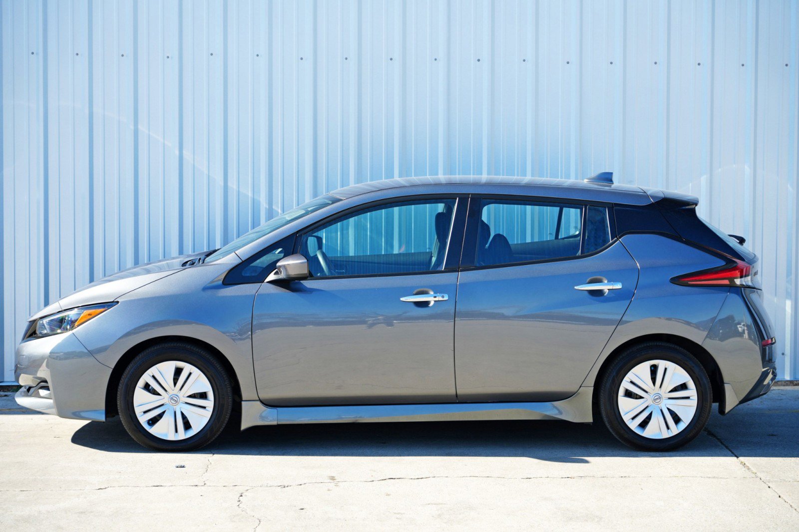 Used 2025 Nissan Leaf S image 42