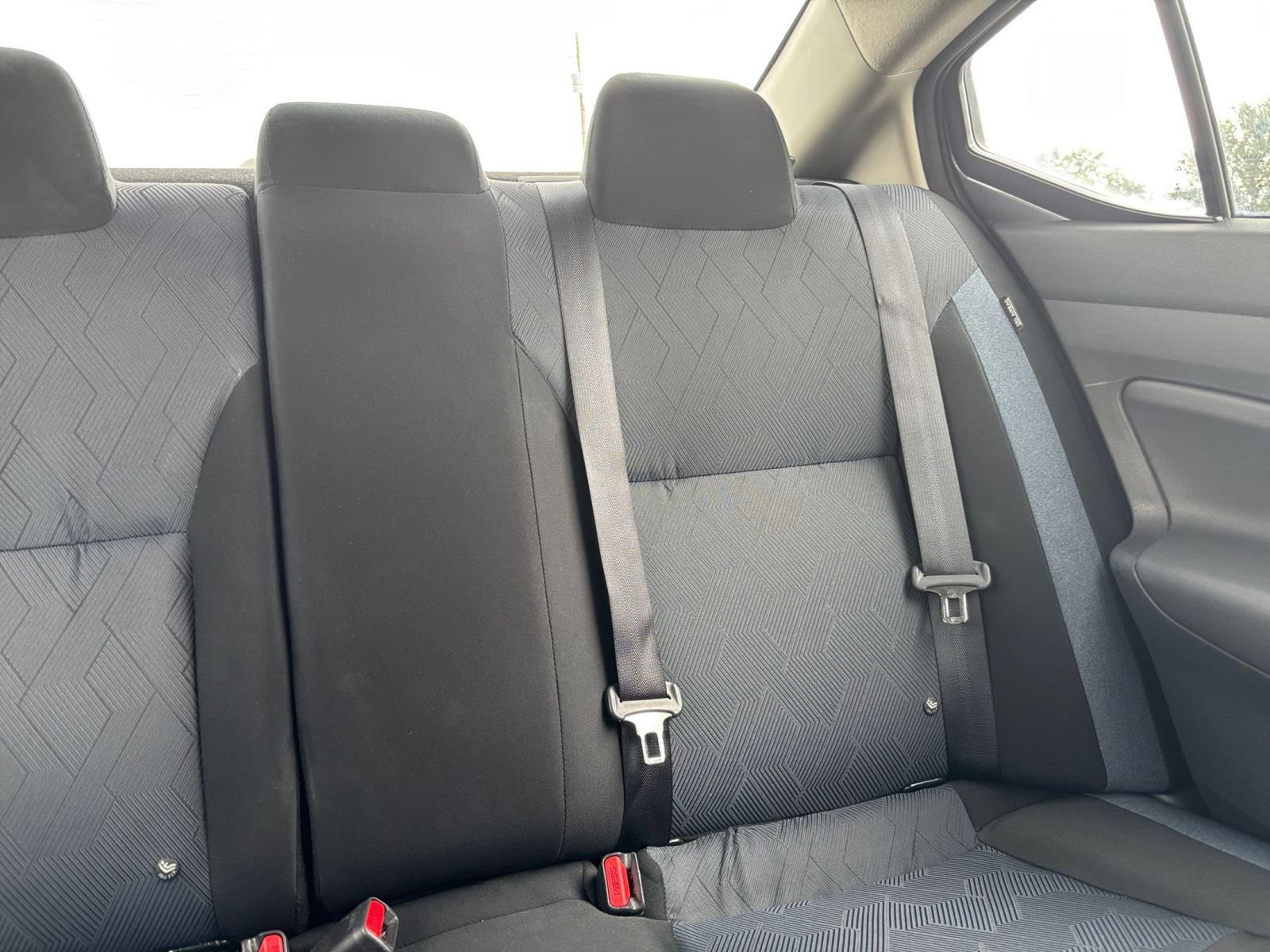 Used 2025 Nissan Versa SV FWD image 34