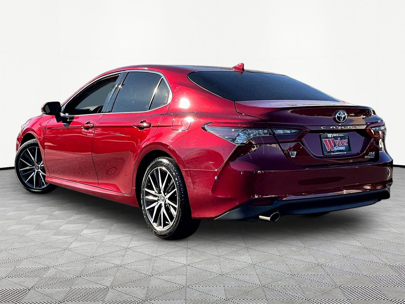 Used 2022 Toyota Camry XLE w/ Cold Weather Package FWD image 4