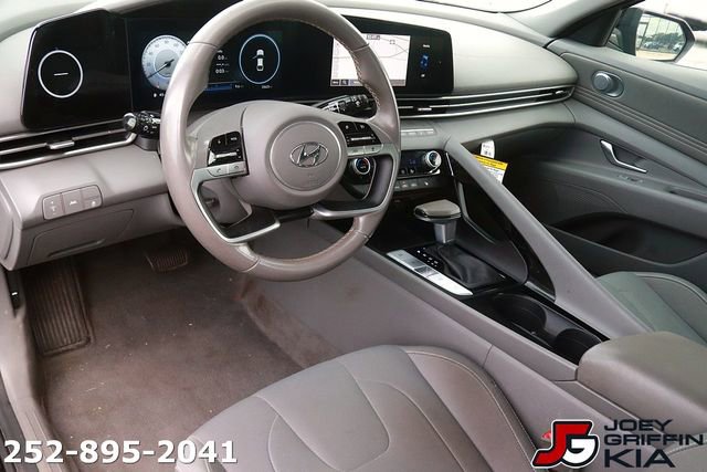 Used 2023 Hyundai Elantra SEL w/ Convenience Package FWD image 12