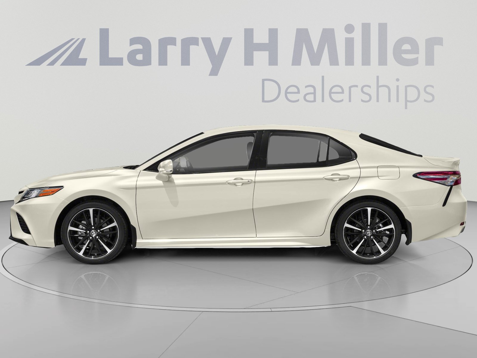 Used 2019 Toyota Camry XSE w/ Driver Assist Package FWD image 3