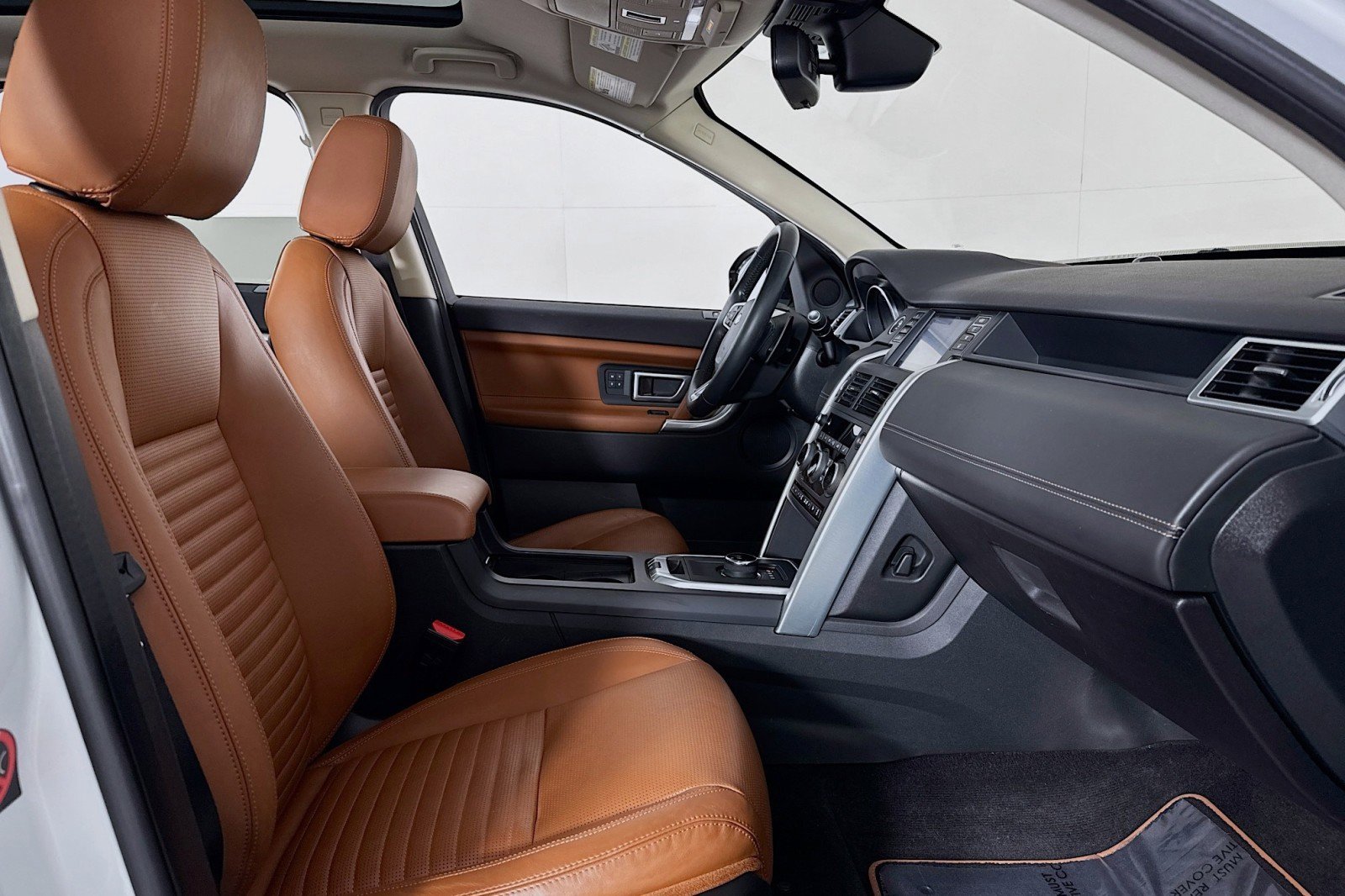 Used 2017 Land Rover Discovery Sport HSE Luxury image 7