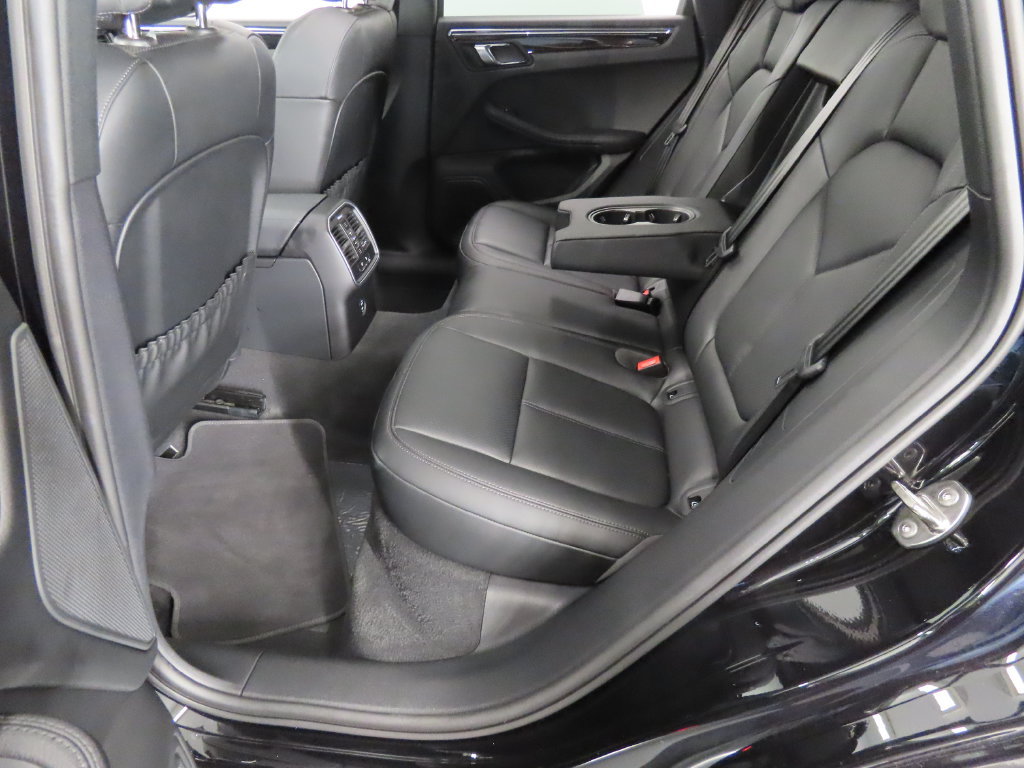 Certified 2026 Porsche Macan AWD/4WD image 44
