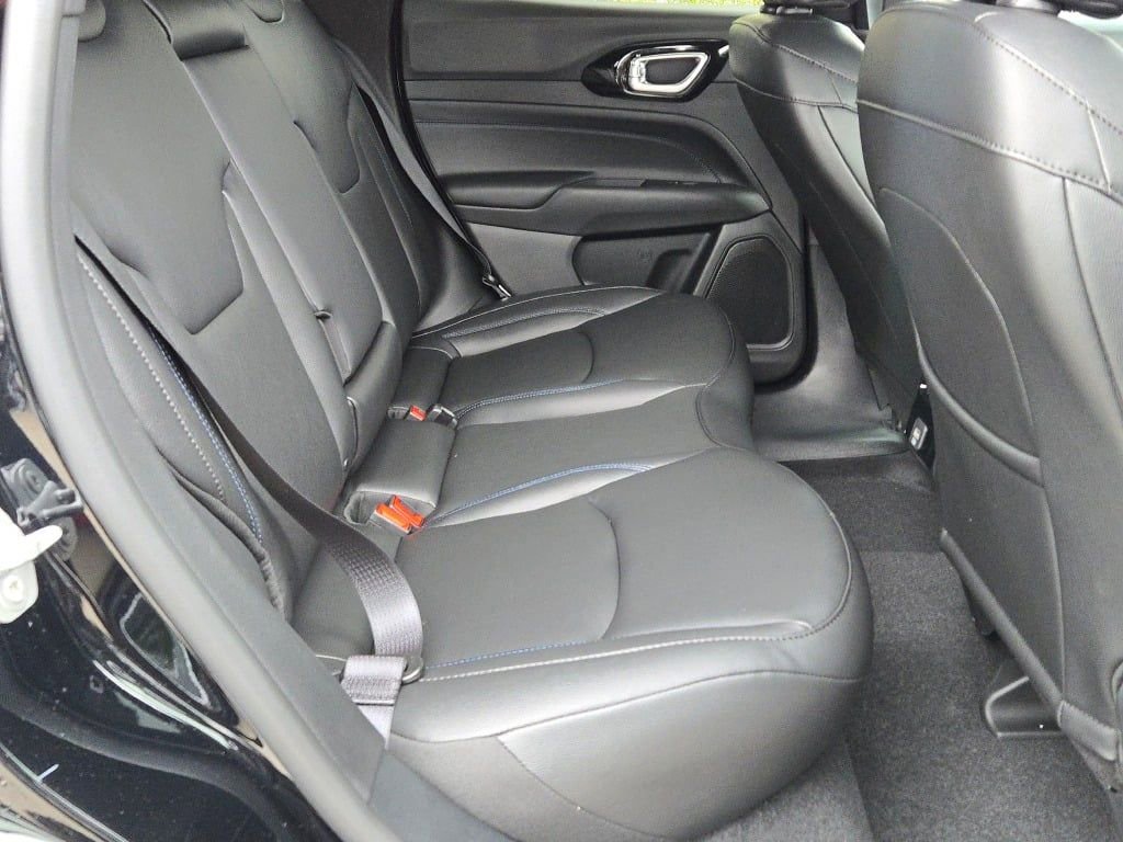 New 2026 Jeep Compass Limited w/ Limited Altitude Pack image 10