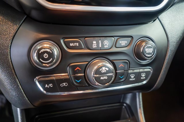 Used 2020 Jeep Cherokee Limited image 28