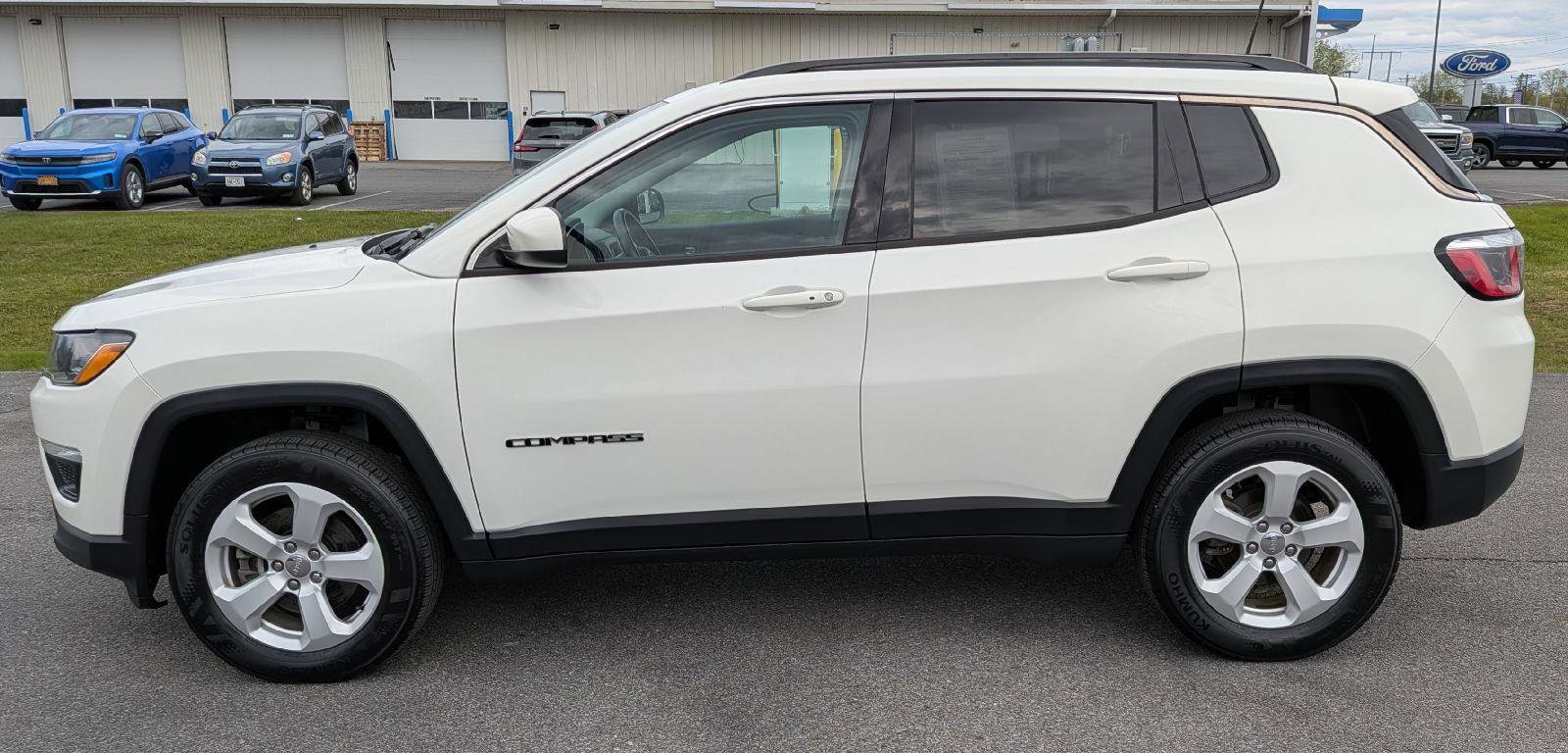 Used 2020 Jeep Compass Latitude w/ Cold Weather Group AWD/4WD image 5