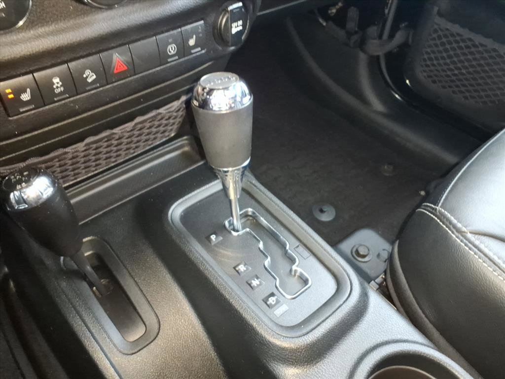 Used 2018 Jeep Wrangler Unlimited Sahara w/ Connectivity Group image 19